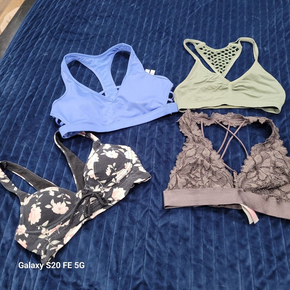 4 Victorias Secret Bra Bundle small And Medium B25